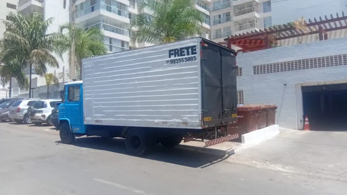 Caminhão baú de Mudanças frete 