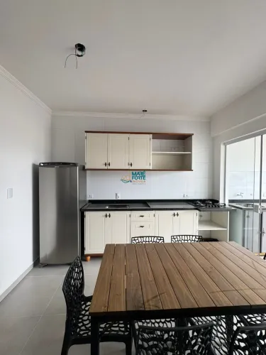 Apartamento novo no Itaguá! Semi-mobiliado, com sol da manhã, em condomínio com piscina e 