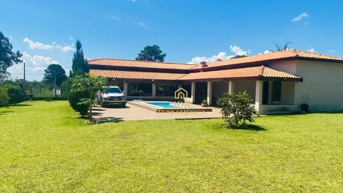 Chácara com piscina e área gourmet à venda em Botucatu | 3 dormitórios | 1 suíte | Aceita 