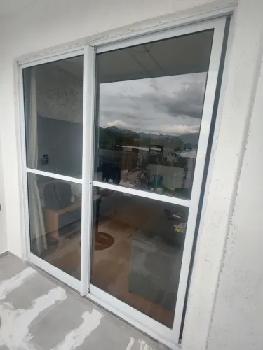 Porta de correr 2 folhas em alumínio Branco.
