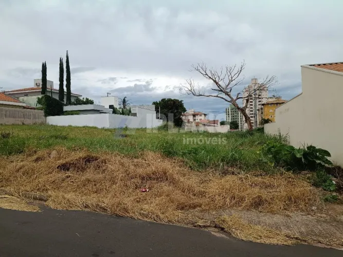 Venda de Terreno / Padrão na cidade de São Carlos