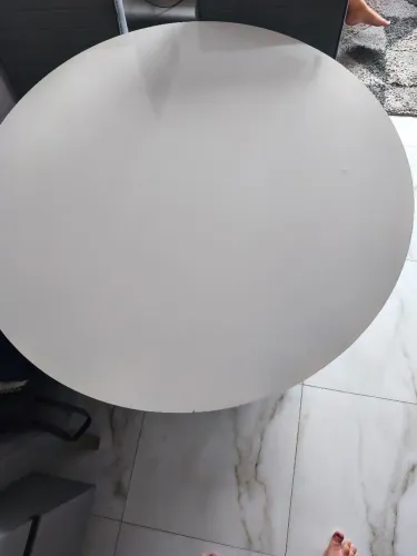 Mesa de Jantar Redonda Dobuê Turim com 4 cadeiras com Revestimento em Suede