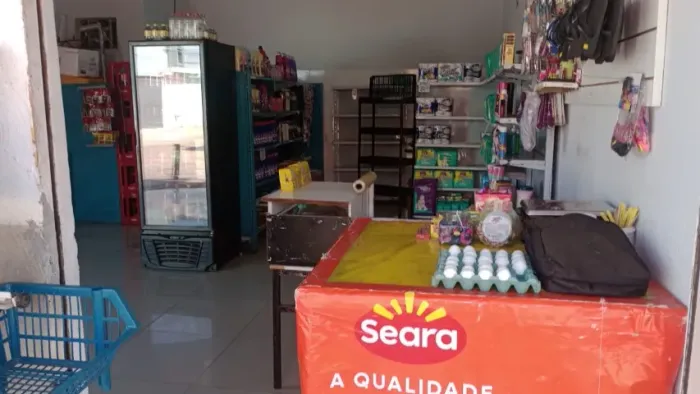 Mercadinho à venda