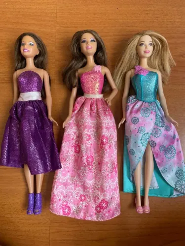 Barbies e acessórios