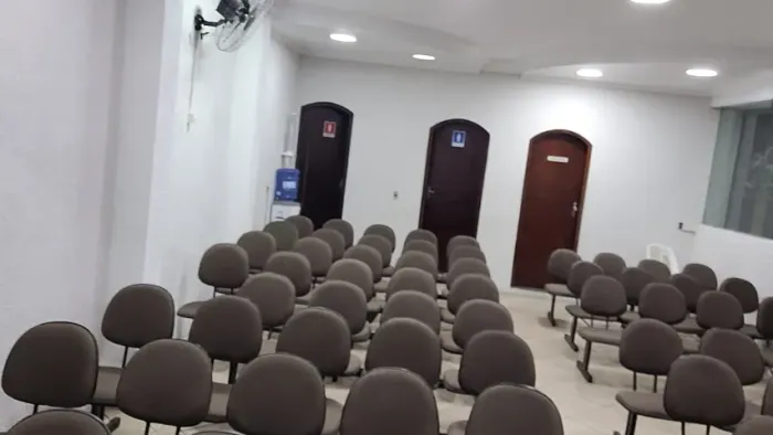 Cadeiras Longarina Estofadas - 71 unidades - Usadas Igreja