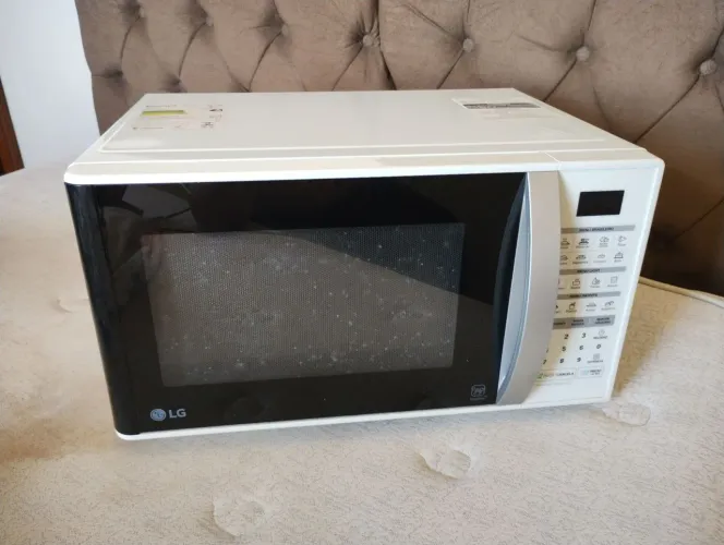 MICROONDAS LG 30 LITROS COM DEFEITO 