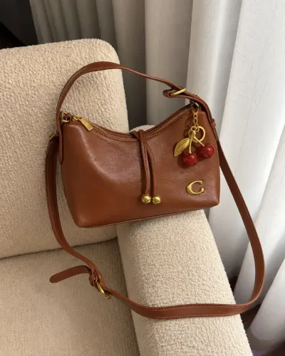 Bolsa Coach com chaveiro