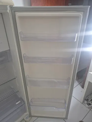 Geladeira Usada - Bom Estado - Gelando só o freezer