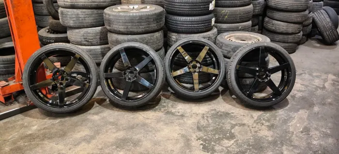 Aro 20" R$1.900,00. Com pneus 3.700,00 reais