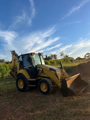 Retroescavadeira Caterpillar 416F2 2019/19