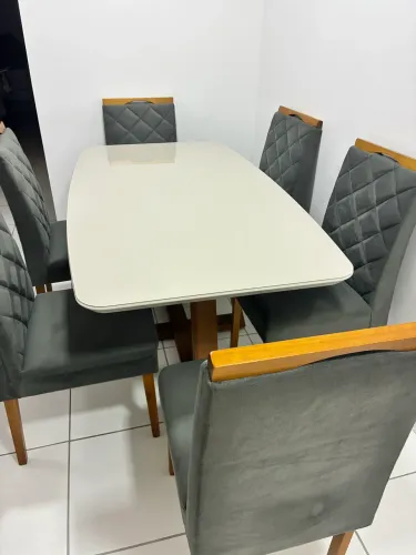 Mesa com 6 cadeiras 