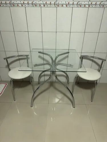 Mesa pequena e bem confortável 