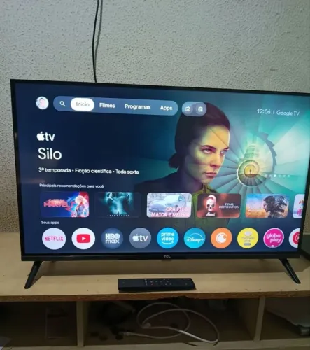 Vendo tv smart 32 polegadas Semp TCL novinha com comando de voz