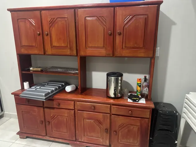 Vendo armário de cozinha de madeira