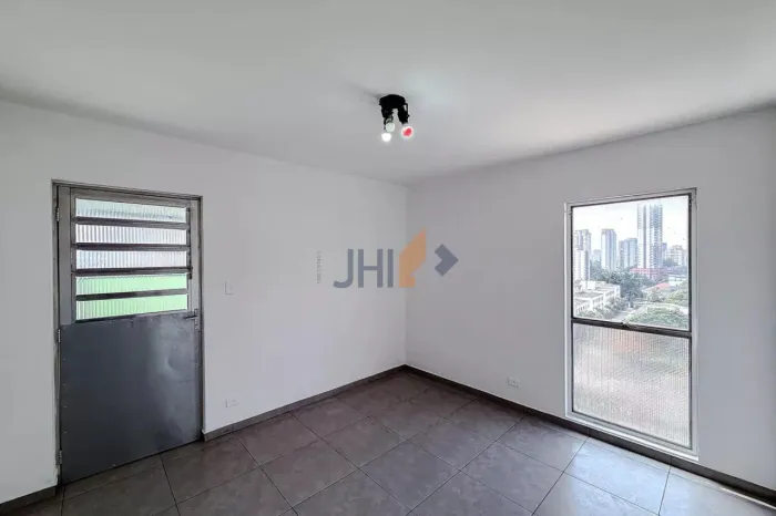 Apartamento com Varanda para Locação | 50 m² | Conforto e Mobilidade Próximo ao Metrô