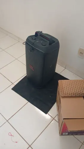 Vendo JBL 120 club em perfeito estado e bem novinha,interessados chamar aqui *