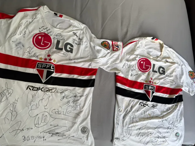 Camisa São Paulo Autografada pelo elenco Campeão Mundial - Acervo Fábio Santos