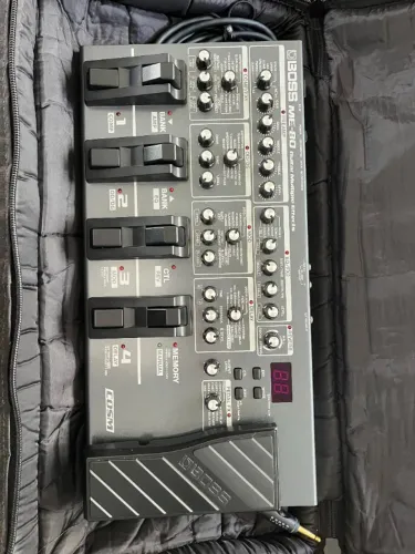 Pedaleira BOSS ME-80 Guitar Multiple Effects + Fonte + Cabos + Bag