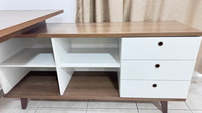 Escrivaninha em L estilo retrô Branco e Amaderado