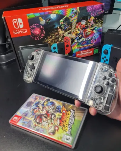 Nintendo Switch V2 Com joycons extras/ Mario Strikers. Sem marcas de uso/ C/cx e manuais