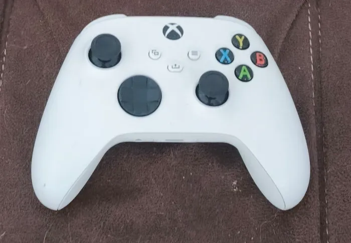 Controle Xbox séries S troco por fonte de Pc MSI mag 