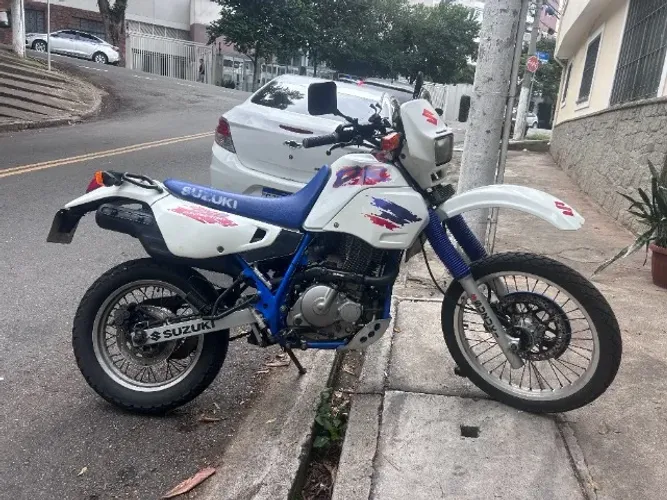 SUZUKI DR 650 RE