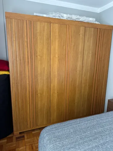 Guarda roupa de 6 portas com 6 gavetas