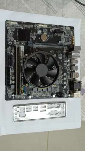 ?KIT UPGRADE INTEL CORE i3-12100 + PLACA-MÃE H610 + 8GB RAM DDR4 + FONTCrusader 500W ATX