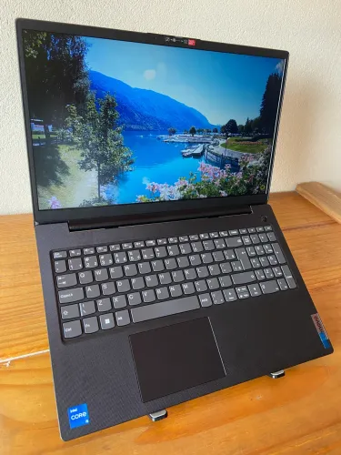 Notebook Lenovo i5 13ª Geração / UHD Graphics / 8GB RAM / 256GB SSD / Tela 15.6? FullHD