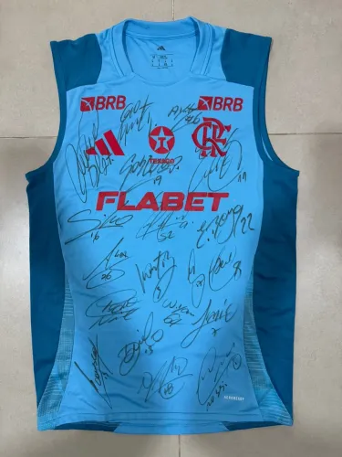 Camiseta Flamengo treino autografada pelo elenco 2025