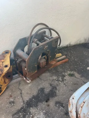 01 STAPAC - Compactador Estaqueador PARA Retro escavadeira