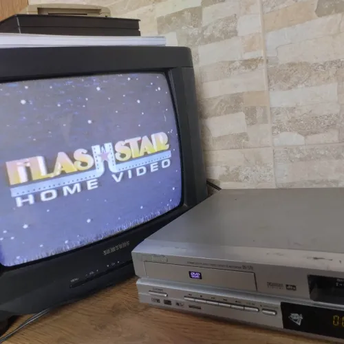 Vídeo cassete com dvd 