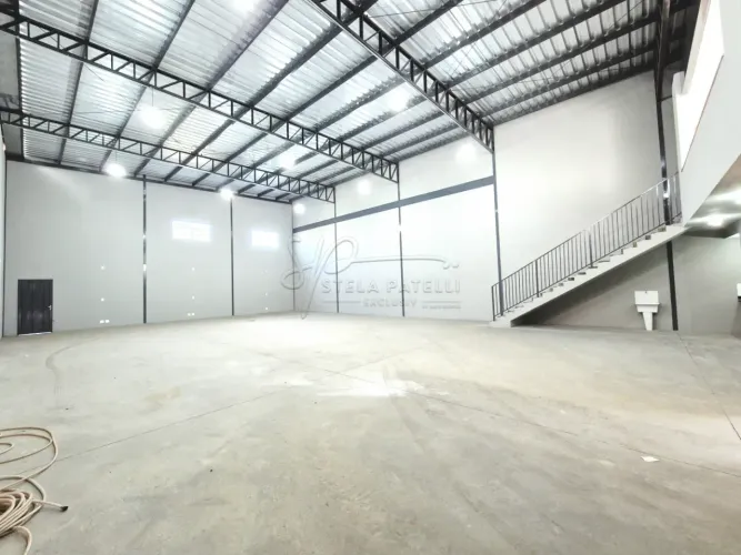 Galpão comercial de 330m² com 03 vagas recuadas para locação - Condomínio Bella Città