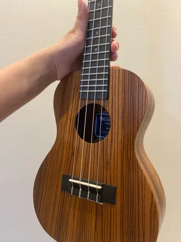 Vende-se Ukulele