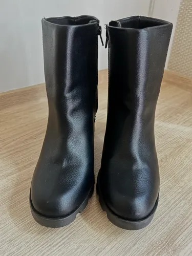 Bota preta cano curto Beira Rio