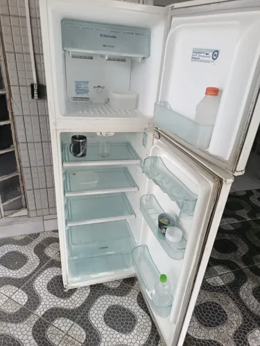 Geladeira Eletrolux - 260 LITROS