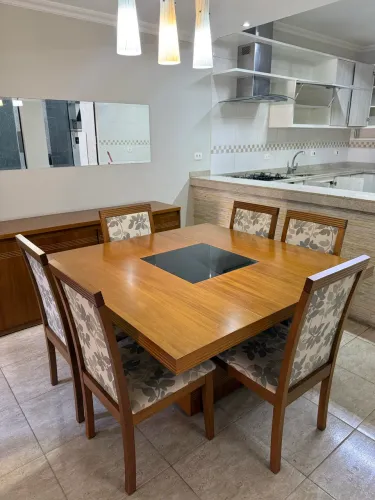 Mesa com 6 cadeiras