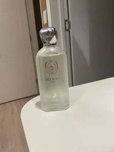 Delilah Blanc, quase novo, pouco usado. Inspirado no Valaya. Sem caixa.