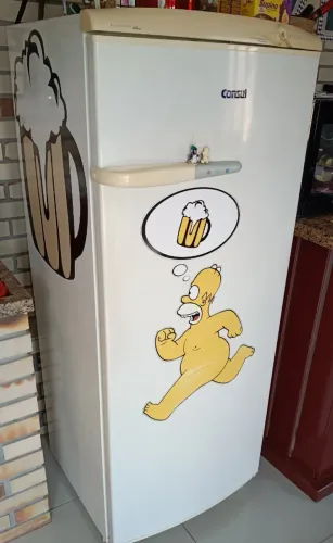 Geladeira Consul Branca com Adesivo Homer Simpson ? Perfeita e Gelando Muito!