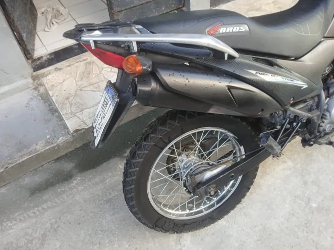 Honda Bros 150 2011 IPVA pago sem multa pronta pra transferir 2 pneus novos transmissão no