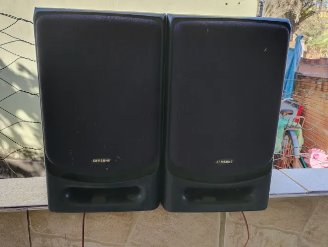 Duas caixa de som Samsung 