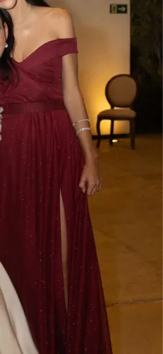 Vestido de festa marsala