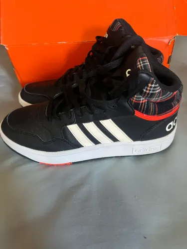 Tênis Adidas