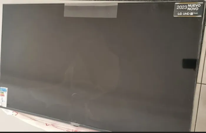 Vendo TV LG para peças. Obs tela quebrada