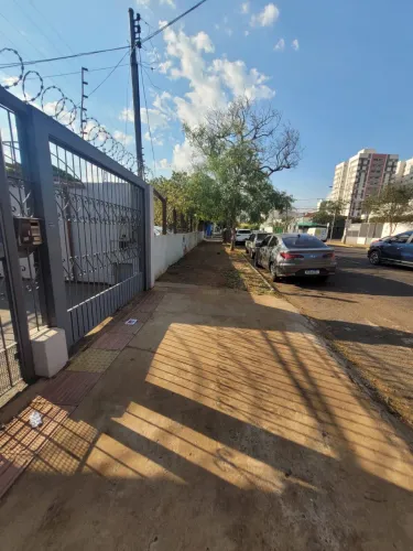 Grade e portão de elevação sem motor