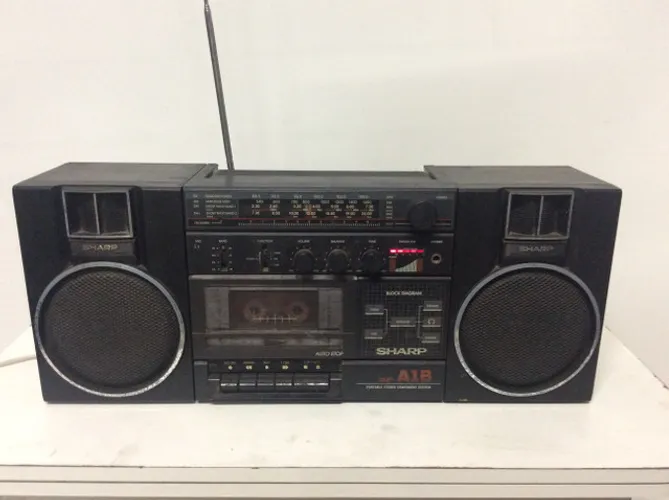 Rádio antigo bombox Sharp
