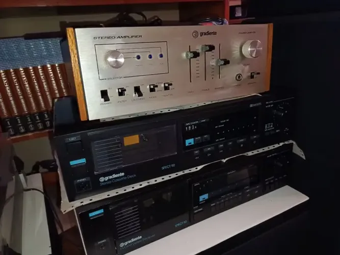 Gradiente LAB-75 e caixas