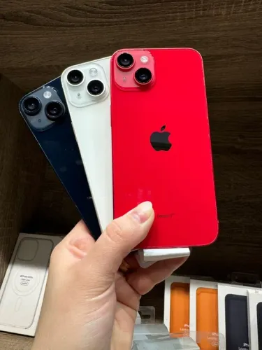 iPhone 14 red