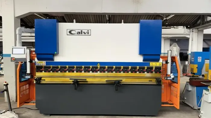 Dobradeira Hidráulica - 125T3200 - A Pronta Entrega