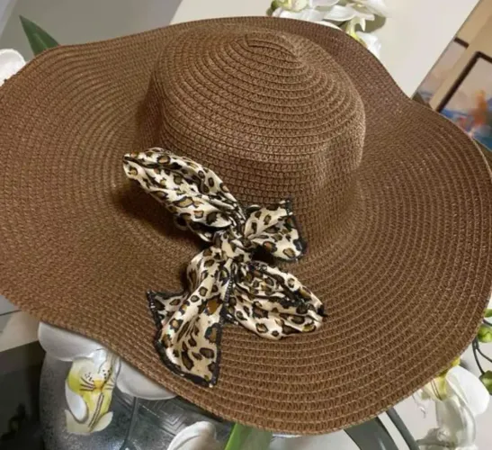 Chapéu de Sol Feminino em Palha com Detalhe em Laço